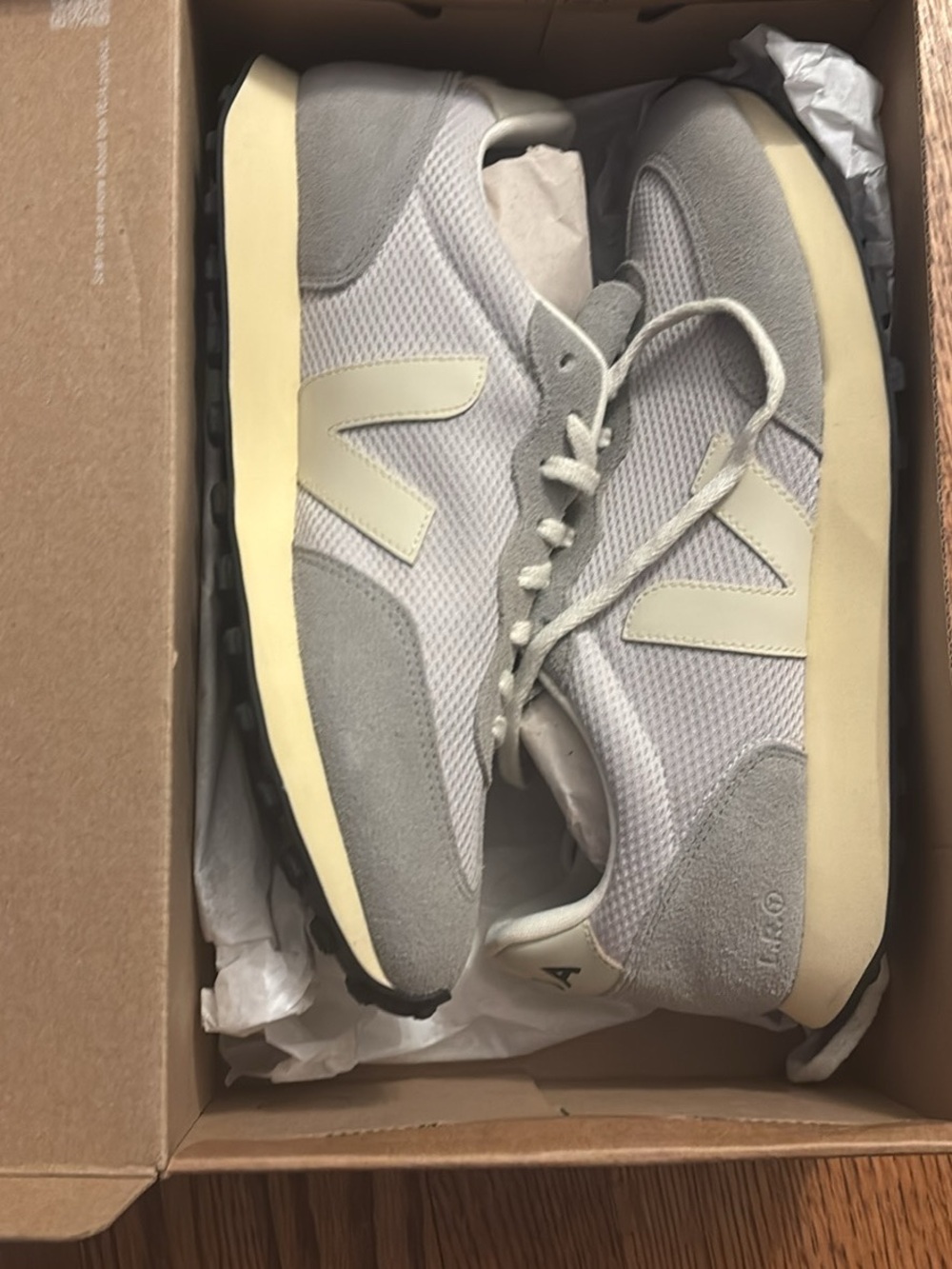 Men’s excellent condition Vejas